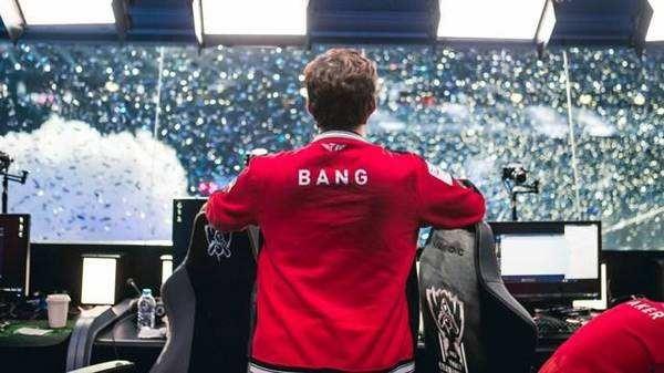 Royal Never Give Up 官方帖子：祝贺 milkyway 的 LPL 首次亮相一周年快乐！