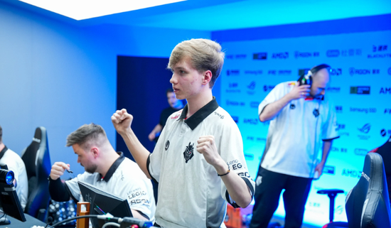 YEKINDAR迎来25岁生日！