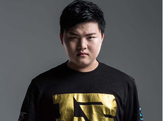 G2 Club 正忙：我们准备了 Uzi 和 Ming 加入 G2 的海报，人在哪里？